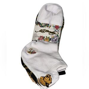 ED HARDY LADIES QUARTER SOCKS SIX PAIR IN A VARIETY OF COLORS & DESIGNS NWT